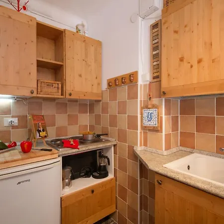Apartament Sleeps 2 *